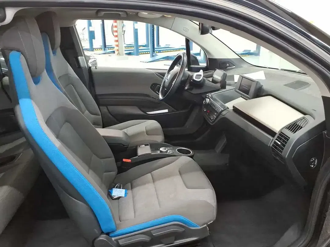 BMW i3 - Thumbnail 11