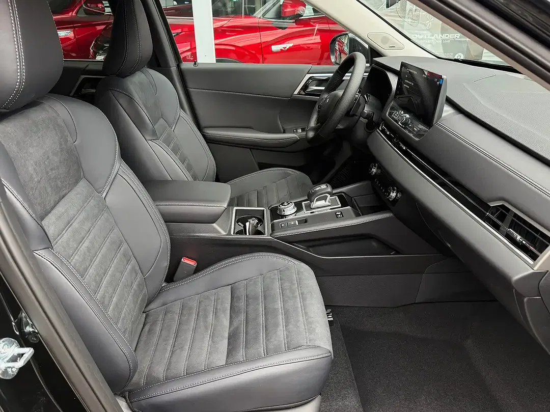 Mitsubishi Outlander - Thumbnail 10