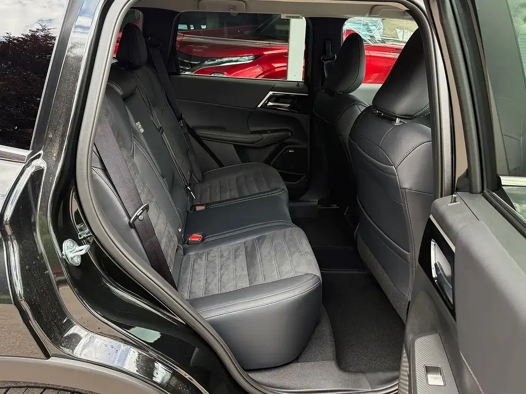 Mitsubishi Outlander - Thumbnail 13