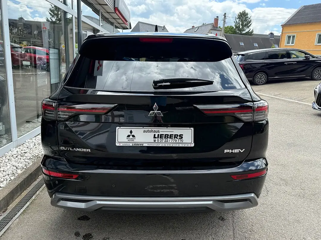 Mitsubishi Outlander - Thumbnail 4