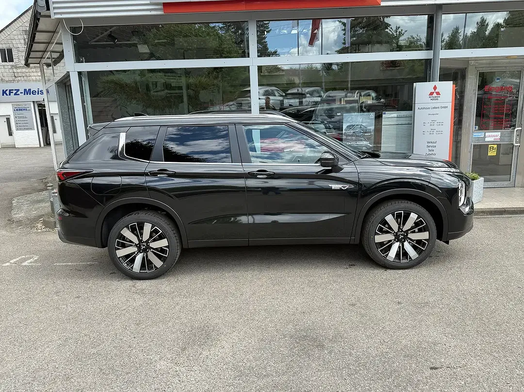 Mitsubishi Outlander - Thumbnail 5