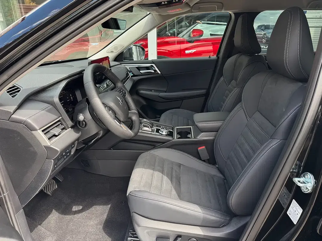 Mitsubishi Outlander - Thumbnail 8