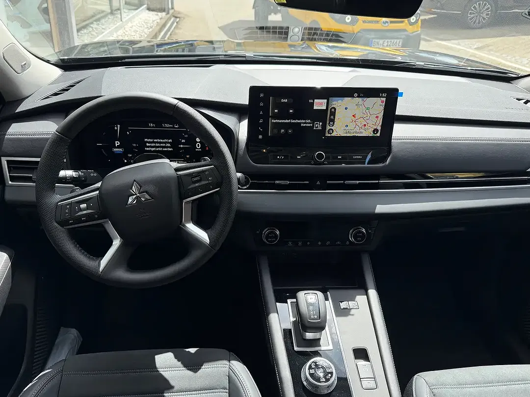 Mitsubishi Outlander - Thumbnail 9