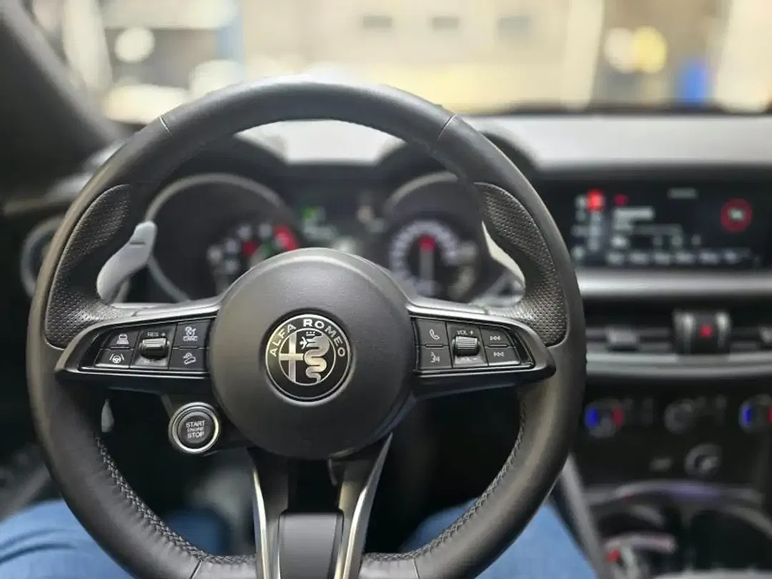Alfa Romeo Stelvio - Thumbnail 12