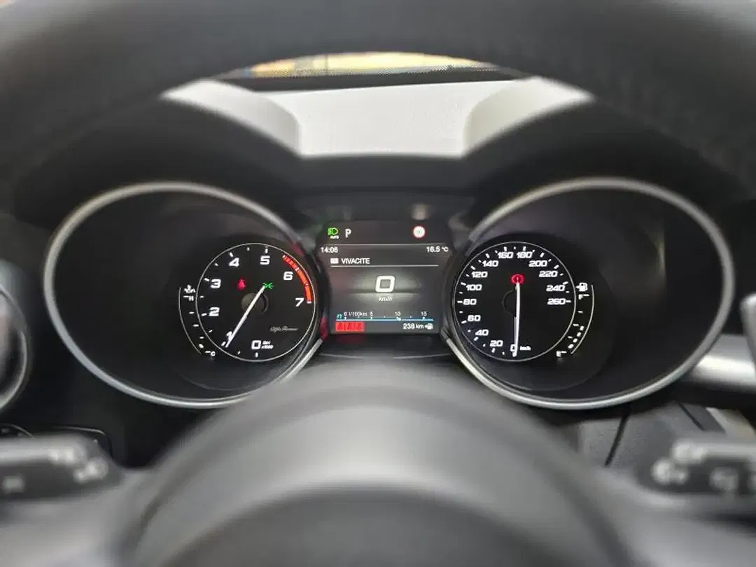 Alfa Romeo Stelvio - Thumbnail 14